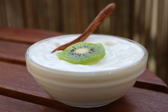 Fromage frais with kiwi