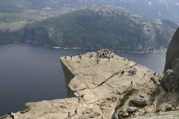 Blick auf den Preikestolen und den Lysefjorden - Norwegen