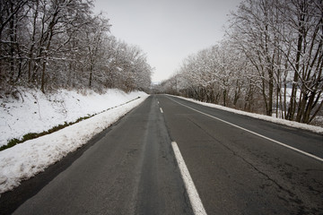 Fototapeta na wymiar road in winter with snow