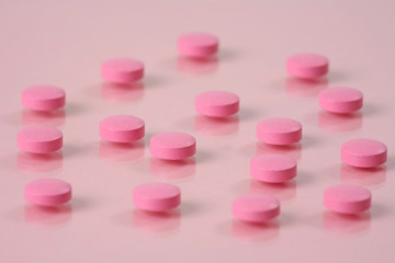Obraz na płótnie Canvas pink pills