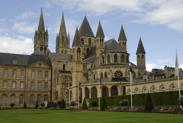 Fototapeta na wymiar Katedra w Caen