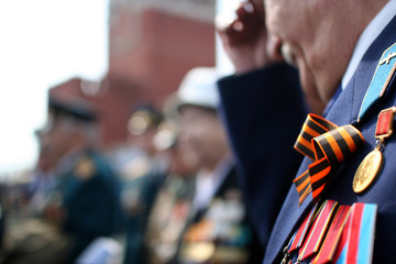 Old veteran at the Red Square, Moscow - obrazy, fototapety, plakaty