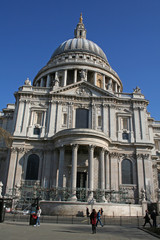 Façade de la cathédrale Saint Paul de Londres