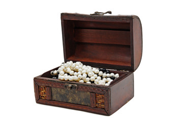 Box with pearl necklace