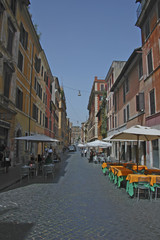 Fototapeta na wymiar alley in rome
