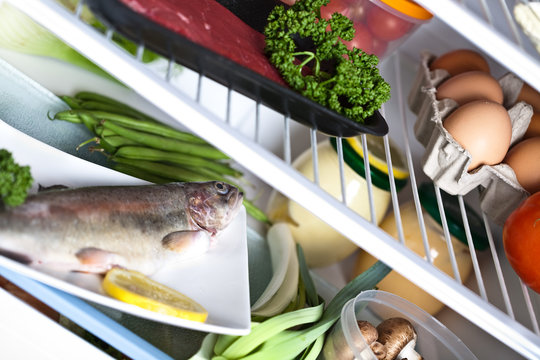 Refrigerateur avec aliments