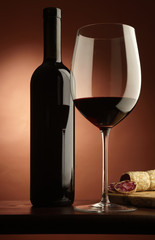 Spuntino con vino rosso
