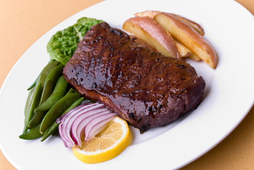 Roastbeef Steak mit Roten Kartoffeln,grünen Bohnen