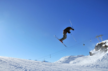 Aeroski: skier performing full spin
