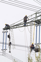 Arbeiter auf Strommast 1