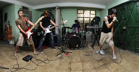 Fototapeta na wymiar Rock band na garażu