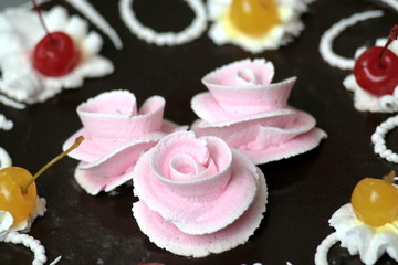 flowers on the chocolates cake