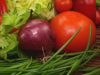 Zwiebel, Tomate