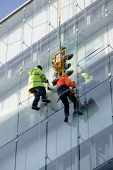 Reparatur an der Glasfassade