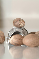 Muskatnuss auf einer Reibe