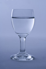 Woda w kieliszku, woter in the glass