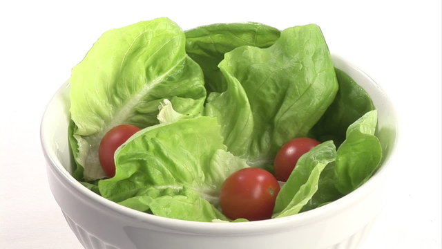 Green salad with tomatoes