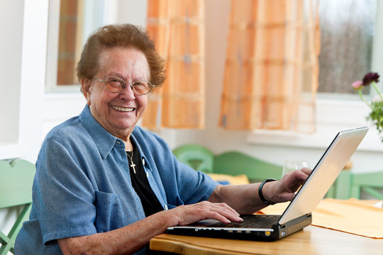 Active senior with a laptop in Leisure