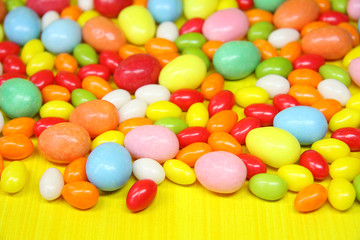 kleine Ostereier aus Zucker