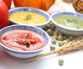 farbenfrohe Suppen