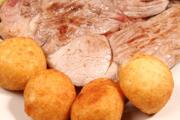 gigot de mouton  et pommes dauphines