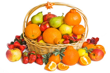 Fototapeta na wymiar Basket with fruit