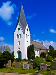 Fototapeta premium KIrche in Nebel