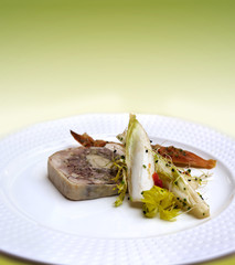 belle terrine sur fond vert