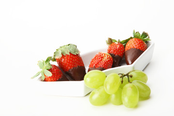 Erdbeeren mit Schokoladenüberzug