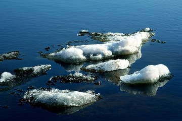 Drifting Ice on river © elen_studio