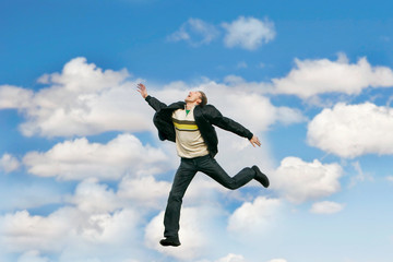 Obraz premium jumping man over sky background