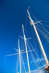 Obraz premium Ship masts against the blue sky