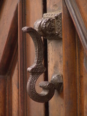 antico battiporta in ferro
