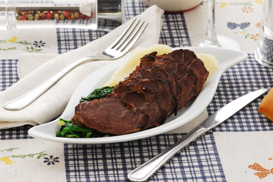 Lingua salmistrata con pur&egrave; - Secondi di carne del veneto