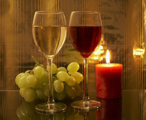 Two glasses and grapes