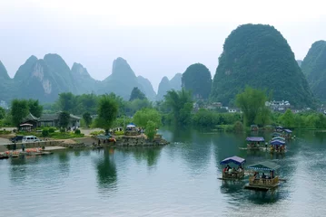 Fotobehang Bamboevlot op de Ulong rivier bij Yangshuo © Mikhail Nekrasov