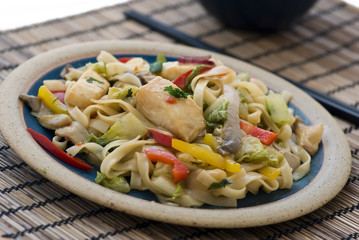 Reisnudeln mit Fisch