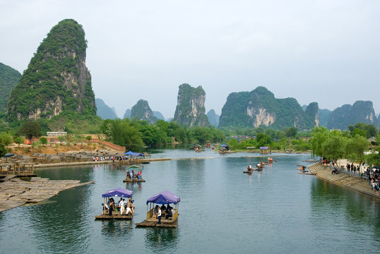 Fototapeta Bamboo rafts at the Ulong river near Yangshuo