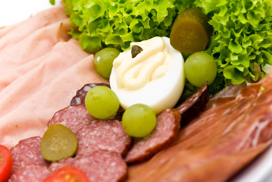 Kalte Platte mit Wurst-Sorten,Ei,Salat