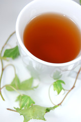 Tee in weißer Tasse