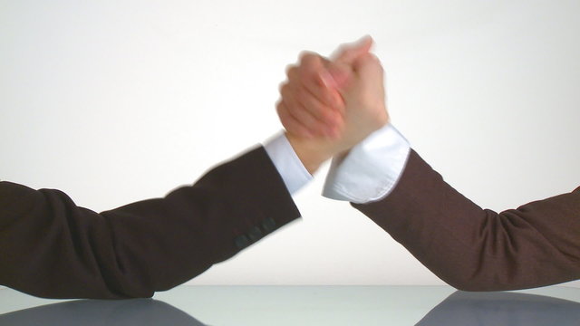 arm wrestling challenge between gender
