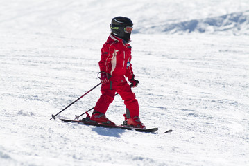 Fototapeta na wymiar Początkujący na narty