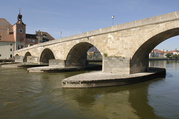 Fototapeta na wymiar Regensburg steinerne Brücke Steinbrücke