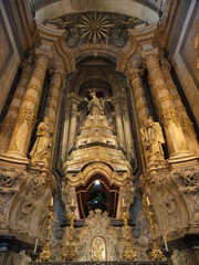 Altar mayor de la iglesia de los Clerigos en Oporto (Portugal)