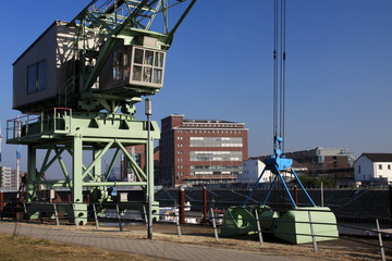 Kran mit Getreidespeicher