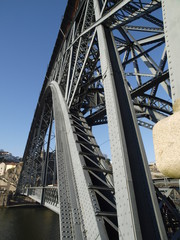 Puente de hierro Dom Luis en Oporto (Portugal)