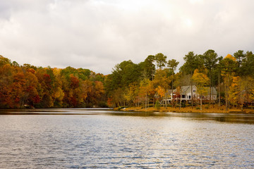 Fototapeta na wymiar Lakeside Home in Autumn