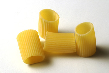 Mezze maniche rigate - Pasta italiana cruda