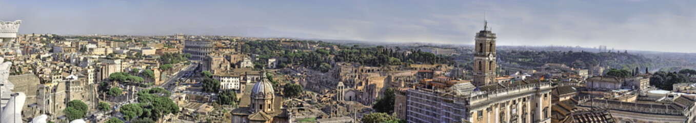 Fototapeta na wymiar Panorama Forum - Capitol - Colisée - Rzym, Italie