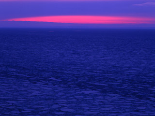 夕暮れの流氷原